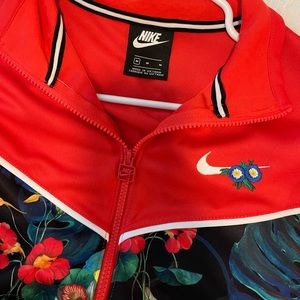 Crop floral Nike jacket never worn
